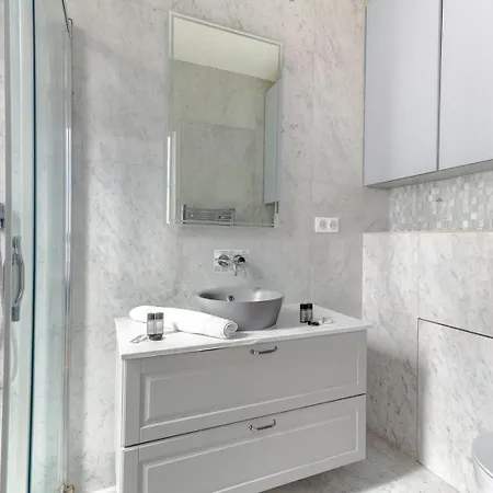 Apartment 5023 Philibert - Elegant 17eme Paris
