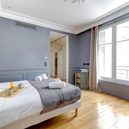 5023 Philibert - Elegant 17eme Paris