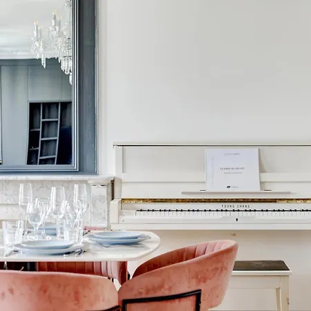 5023 Philibert - Elegant 17eme Apartment *